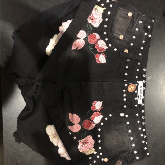 One Teaspoon jean shorts - Picture 2 of 2